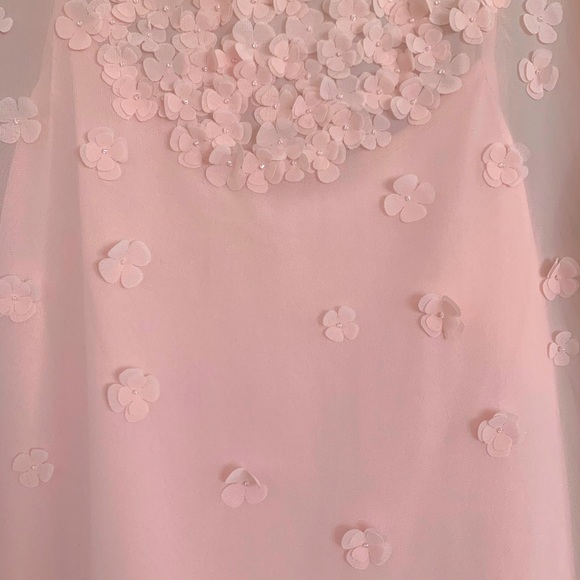 Woman’s Shortsleeve Floral Top - Picture 2 of 3